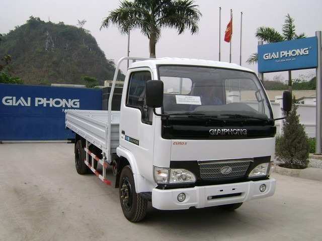 O to Giai Phong lo luy ke hon 349 ty, chuyen sang lap rap xe dien va bat dong san