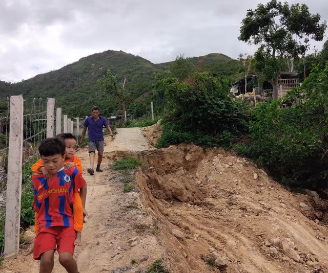 Khu biet thu Sea Park Nha Trang dung hang rao chan duong di lai cua dan-Hinh-4