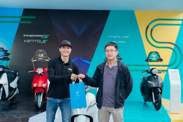 Cuoi tuan di san voucher mua xe may dien VinFast-Hinh-3