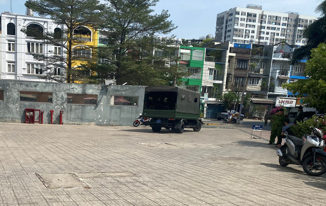 Cận cảnh hàng trăm cảnh sát phong toả, kiểm tra công ty Home Credit - Hình 5 Can canh hang tram canh sat phong toa, kiem tra cong ty Home Credit-Hinh-5