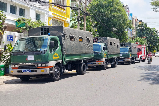 Cận cảnh hàng trăm cảnh sát phong toả, kiểm tra công ty Home Credit Can canh hang tram canh sat phong toa, kiem tra cong ty Home Credit