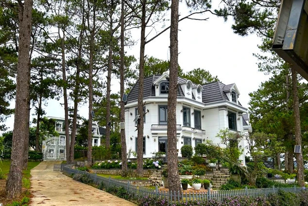 Chủ khu du lịch xin nộp phạt để giữ lại nhiều công trình vi phạm ở Đà Lạt - Hình 2 Chu khu du lich xin nop phat de giu lai nhieu cong trinh vi pham o Da Lat-Hinh-2