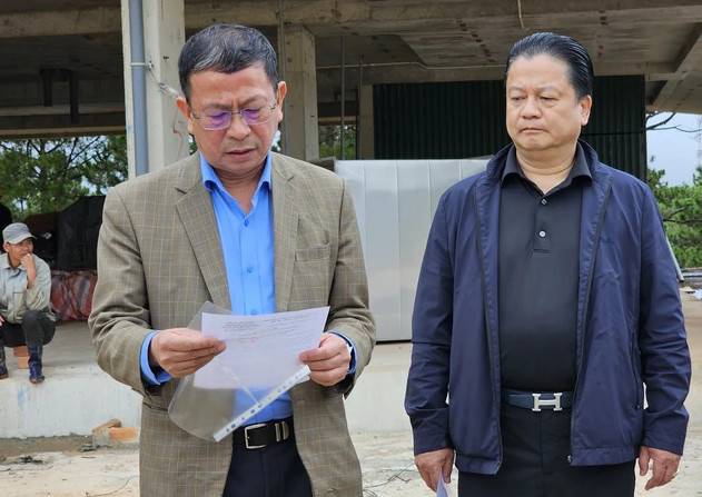 Tin mới nhất vụ xây dựng sai phép ở Đồi Cù của Công ty Hoàng Gia ĐL - Hình 3 Tin moi nhat vu xay dung sai phep o Doi Cu cua Cong ty Hoang Gia DL-Hinh-3