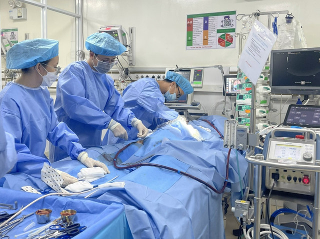 Nguoi ngung tim sau phau thuat nang nguc o BV tham my Sao Han hien ra sao?