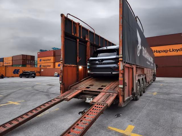 Chùm ảnh lô 999 chiếc xe điện VF8 đầu tiên vào thị trường Mỹ - Hình 2 Chum anh lo 999 chiec xe dien VF8 dau tien vao thi truong My-Hinh-2