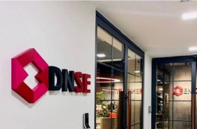 Encapital của ông Nguyễn Hoàng Giang hút 100 tỷ đồng trái phiếu Encapital cua ong Nguyen Hoang Giang hut 100 ty dong trai phieu