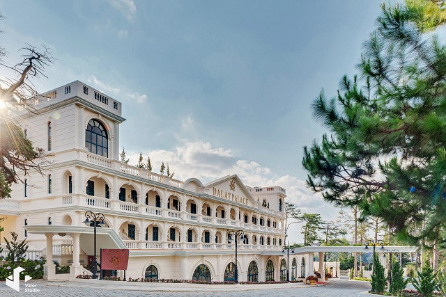 Tòa nhà Đồi Cù Đà Lạt là công trình không phép đã bị dừng thi công - Hình 4 Toa nha Doi Cu Da Lat la cong trinh khong phep da bi dung thi cong-Hinh-4