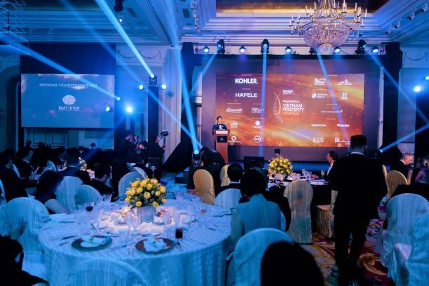 Hưng Thịnh Land lập cú đúp trong đêm trao giải PropertyGuru Vietnam Property Awards 2021 Hung Thinh Land lap cu dup trong dem trao giai PropertyGuru Vietnam Property Awards 2021