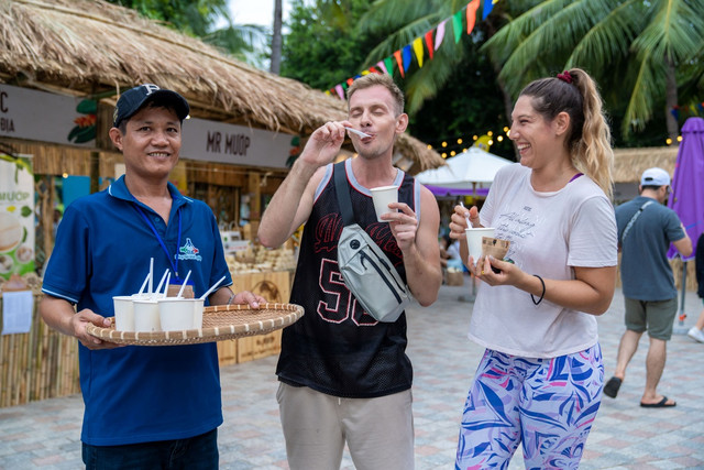 Khai mạc 'Lễ hội đặc sản bản địa' tại VinWonders Nha Trang - Hình 5 Khai mac 'Le hoi dac san ban dia' tai VinWonders Nha Trang-Hinh-5
