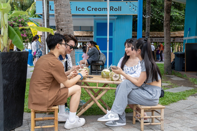 Khai mạc 'Lễ hội đặc sản bản địa' tại VinWonders Nha Trang - Hình 3 Khai mac 'Le hoi dac san ban dia' tai VinWonders Nha Trang-Hinh-3