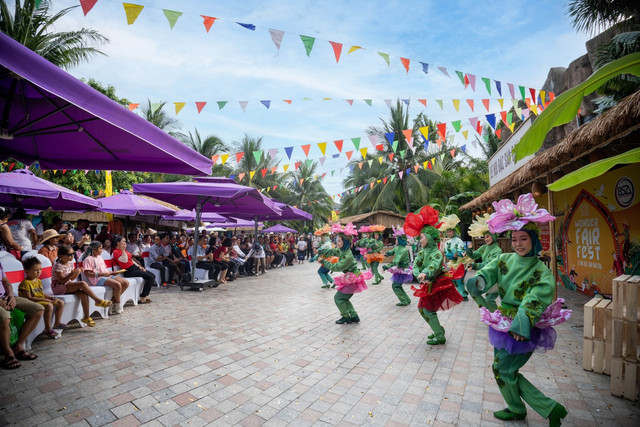 Khai mạc 'Lễ hội đặc sản bản địa' tại VinWonders Nha Trang - Hình 2 Khai mac 'Le hoi dac san ban dia' tai VinWonders Nha Trang-Hinh-2
