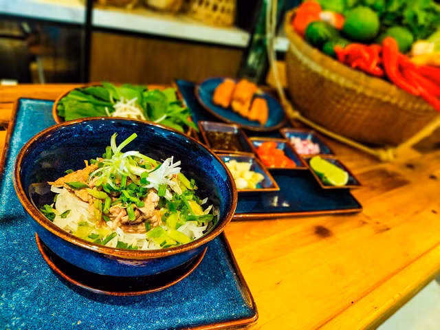 Thuong thuc Pho Thin vua quen, vua la tai Vinpearl-Hinh-3