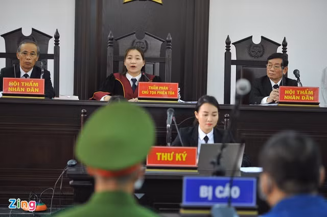 Nu tiep vien VNA yeu cau tai xe Mercedes gay tai nan boi thuong hon 1,4 ty