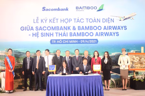 Ngan hang Sacombank va hang bay Bamboo Airways hop tac toan dien