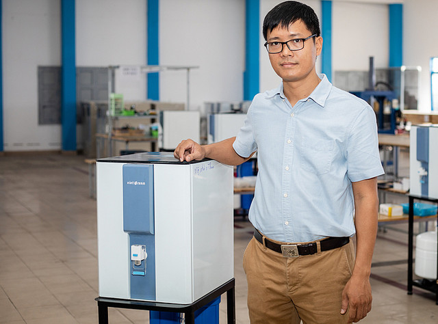 Tiến sĩ Đỗ Hữu Quyết: Bỏ nước Mỹ về VN chế tạo máy lọc nước giữ khoáng và thu hồi nước tới 90% - Hình 2 Tien si Do Huu Quyet: Bo nuoc My ve VN che tao may loc nuoc giu khoang va thu hoi nuoc toi 90%-Hinh-2