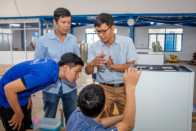 Tiến sĩ Đỗ Hữu Quyết: Bỏ nước Mỹ về VN chế tạo máy lọc nước giữ khoáng và thu hồi nước tới 90% - Hình 4 Tien si Do Huu Quyet: Bo nuoc My ve VN che tao may loc nuoc giu khoang va thu hoi nuoc toi 90%-Hinh-4