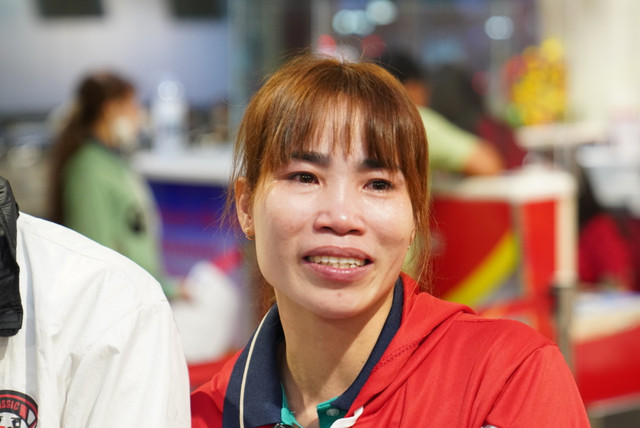 Tỷ phú Nguyễn Thị Phương Thảo ra sân bay tiễn người lao động về quê đón Tết - Hình 5 Ty phu Nguyen Thi Phuong Thao ra san bay tien nguoi lao dong ve que don Tet-Hinh-5