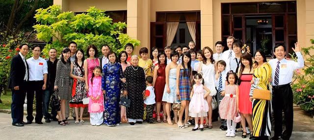 Gia the khung cua ba Hong Van - vo CEO Nanogen Ho Nhan than thiet voi ca si Hien Ho-Hinh-3