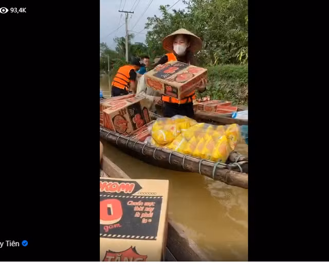 Hinh anh ca si Thuy Tien keu goi duoc 100 ty dong, lao vao lu du cuu tro dong bao-Hinh-5