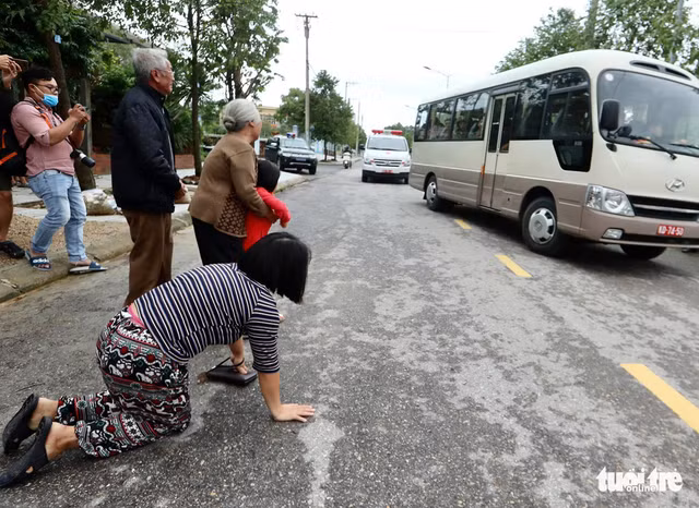 Noi dau thau troi khi thi the 22 chien si duoc dua ve Dong Ha-Hinh-9