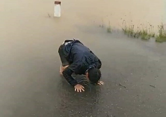 Đau xót cảnh người phụ nữ đi sinh bị lũ cuốn trôi ở Huế - Hình 4 Dau xot canh nguoi phu nu di sinh bi lu cuon troi o Hue-Hinh-4