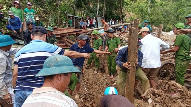 Dieu ky dieu o Quang Nam: 33 nguoi bi vui lap o Tra Leng con song-Hinh-2