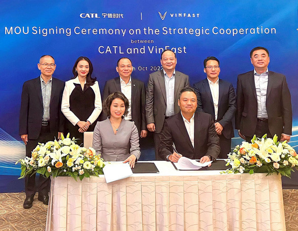Tỉ phú Phạm Nhật Vượng sang Nhật ký kết hợp tác với hãng pin số 1 thế giới Ti phu Pham Nhat Vuong sang Nhat ky ket hop tac voi hang pin so 1 the gioi