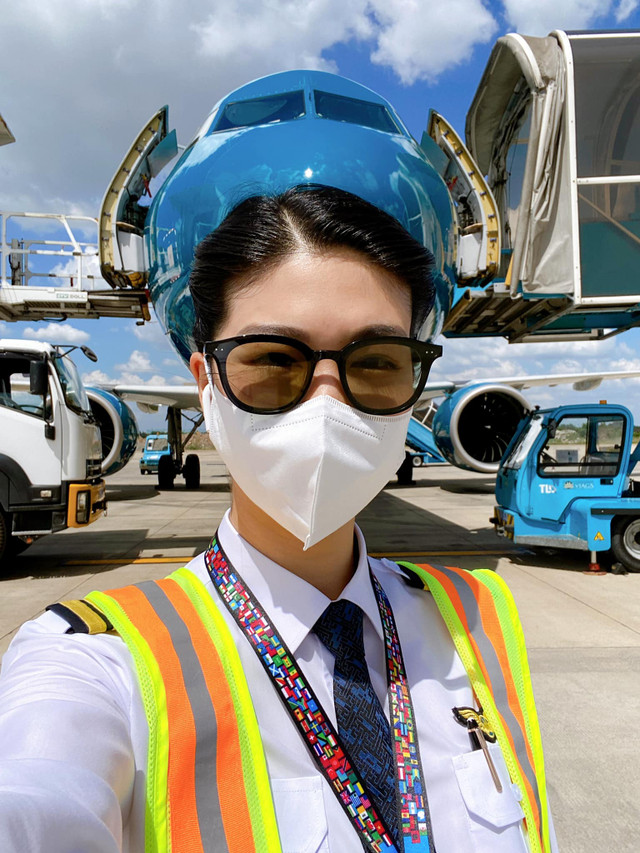 Vẻ đẹp mặn mà của nữ cơ trưởng Huỳnh Lý Đông Phương - Hình 4 Ve dep man ma cua nu co truong Huynh Ly Dong Phuong-Hinh-4