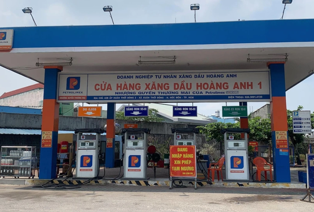 Nhiều cây xăng ở TP HCM lại diễn ra cảnh 'hết xăng còn dầu' - Hình 2 Nhieu cay xang o TP HCM lai dien ra canh 'het xang con dau'-Hinh-2