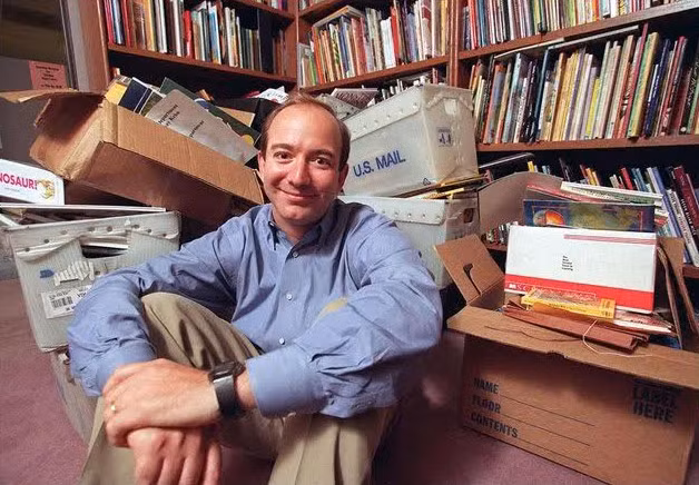 Sieu ty phu Jeff Bezos suyt tro thanh nhan vien danh may fax-Hinh-3