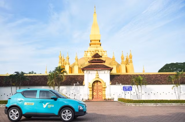 Ngam dan taxi dien Xanh SM sap lan banh tai Lao-Hinh-8