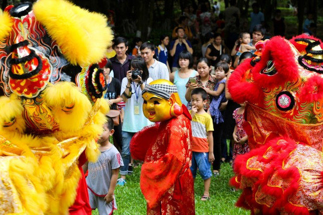 Lễ hội trung thu độc đáo tại Vincom Shophouse Royal Park Quảng Trị - Hình 2 Le hoi trung thu doc dao tai Vincom Shophouse Royal Park Quang Tri-Hinh-2