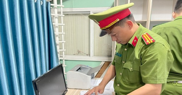 Bắt 2 đối tượng 'cò' mua bán giấy tờ khám chữa bệnh, trục lợi bảo hiểm - Hình 2 Bat 2 doi tuong 'co' mua ban giay to kham chua benh, truc loi bao hiem-Hinh-2