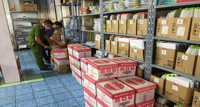 Bắt 2 đối tượng 'cò' mua bán giấy tờ khám chữa bệnh, trục lợi bảo hiểm - Hình 3 Bat 2 doi tuong 'co' mua ban giay to kham chua benh, truc loi bao hiem-Hinh-3