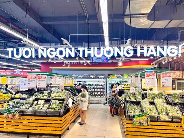 WinMart tang qua khung cho me va be mung Quoc te thieu nhi