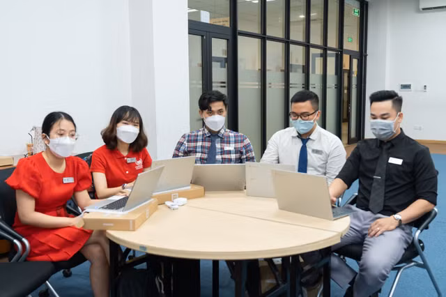 Hop tac voi Google va Samsung, Vinschool ung dung cong nghe, nang cao chat luong day - hoc-Hinh-2