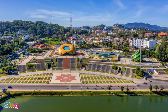 Khách nữ tố bị bỏ quên trên xe khách Thành Bưởi ở Đà Lạt Khach nu to bi bo quen tren xe khach Thanh Buoi o Da Lat