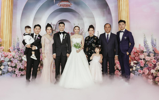 Profile 'siêu khủng' của thiếu gia Chủ tịch tập đoàn Phú Cường Profile 'sieu khung' cua thieu gia Chu tich tap doan Phu Cuong