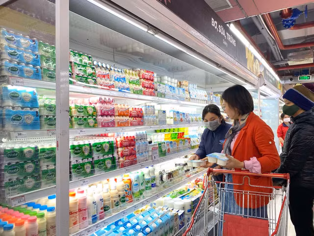WinMart khai truong sieu thi thu 130, “tung” khuyen mai lon don song tieu dung cuoi nam-Hinh-4