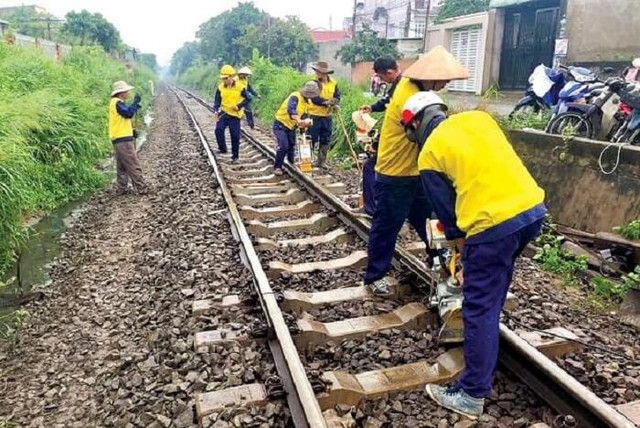 Duong sat Sai Gon trung lien tiep 2 goi sua chua duong sat hon 35 ty