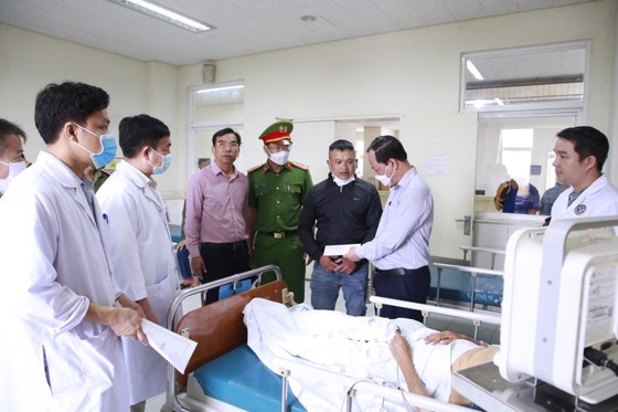 Hiện trường vụ tai nạn thảm khốc khiến 8 người tử vong ở Quảng Nam - Hình 8 Hien truong vu tai nan tham khoc khien 8 nguoi tu vong o Quang Nam-Hinh-8