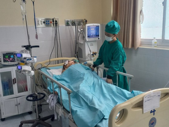 Hiện trường vụ tai nạn thảm khốc khiến 8 người tử vong ở Quảng Nam - Hình 9 Hien truong vu tai nan tham khoc khien 8 nguoi tu vong o Quang Nam-Hinh-9