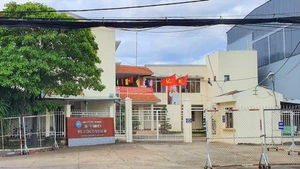 Cung cấp xe chở rác tại DVCI Gò Vấp: Công nghiệp Đức Long trúng thầu sát giá [Kỳ 1]