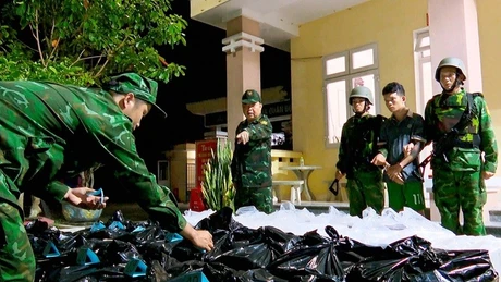 Tây Ninh: BĐBP phối hợp bắt giữ vụ vận chuyển thuốc lá lậu quy mô lớn