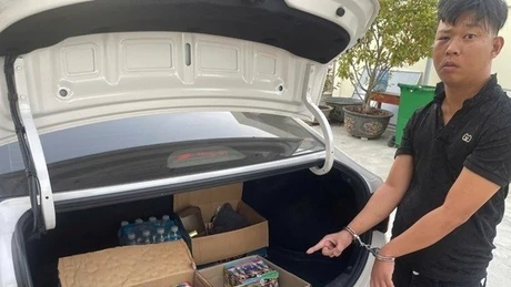 Phát hiện taxi chở pháo hoa nổ trái phép tại Hàm Thuận Bắc