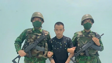 Bắt giữ hai đối tượng truy nã khi nhập cảnh từ Campuchia về Việt Nam