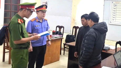 Khởi tố, bắt tạm giam đối tượng vận chuyển gần 1kg thủy ngân sang Lào