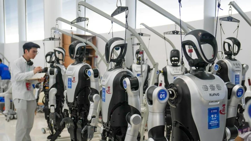 Robot Trung Quốc chỉ thông minh bằng trẻ 10 tuổi?