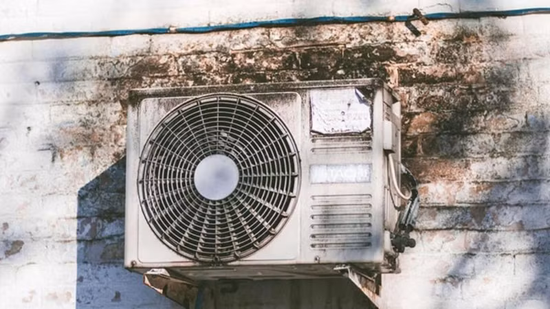 [GALLERY] Điều hòa không mát, đừng vội nạp gas kẻo mất tiền oan