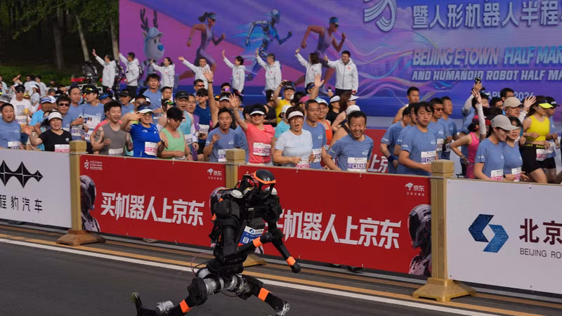 Robot Trung Quốc gây sốc khi “vượt mặt” người thật